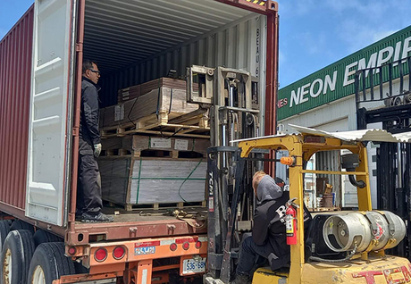 customers-received-the-container.jpg